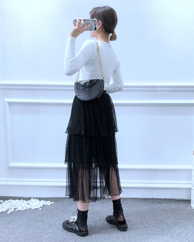 Modern tüllszoknya fekete színben - szabású modell