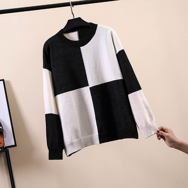 Nagy méretű női pulóver fekete és lila színben