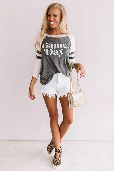 Modern női blúz hosszú ujjal, szürke felirattal