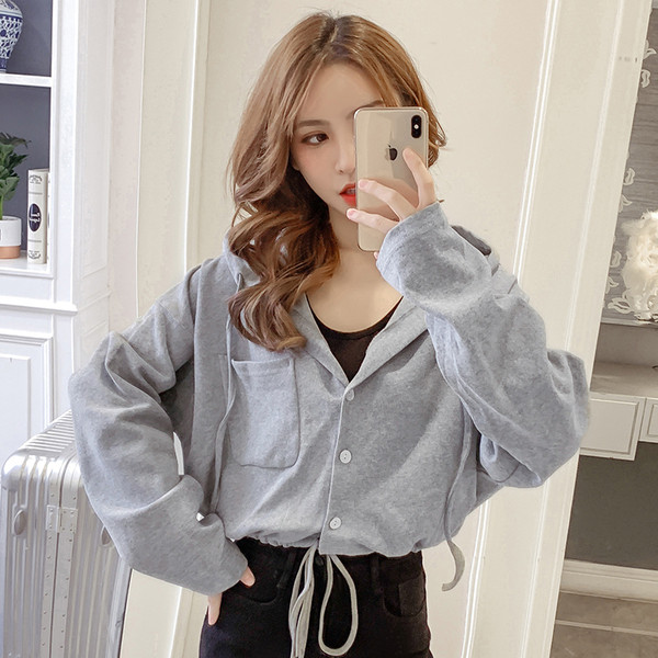 Napi női pulóver három színben, gombokkal és kapucnival