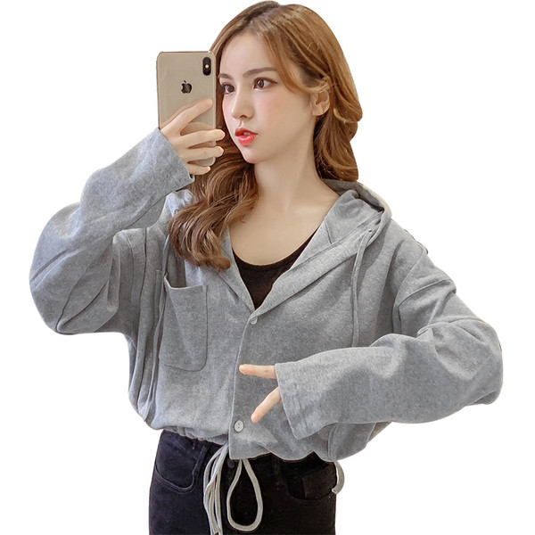 Napi női pulóver három színben, gombokkal és kapucnival