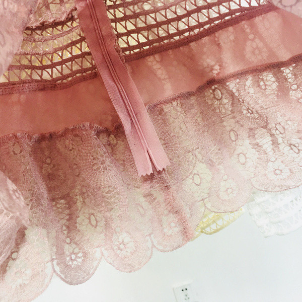 Női csipkeblúz sárga, rózsaszín és fehér színben