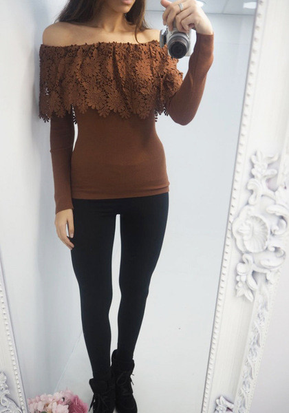 Modern női blúz ejtett ujjakkal, virágos motívummal több színben