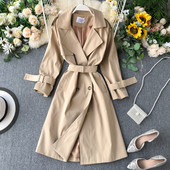 Női kabát övvel és gombokkal, három színben