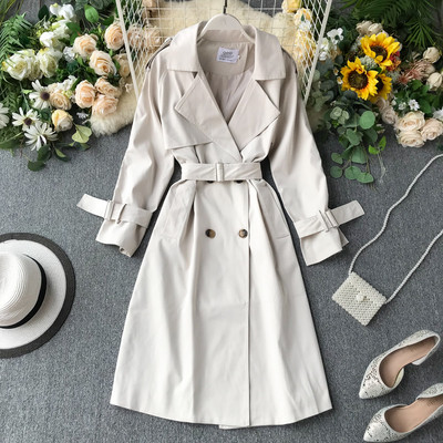 Női kabát övvel és gombokkal, három színben