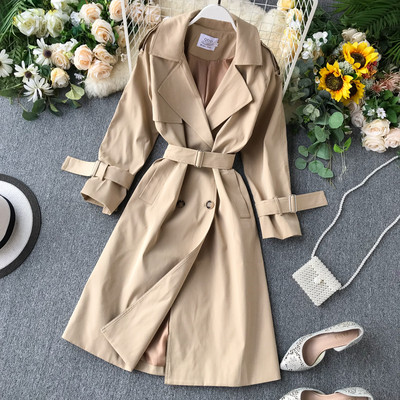 Női kabát övvel és gombokkal, három színben