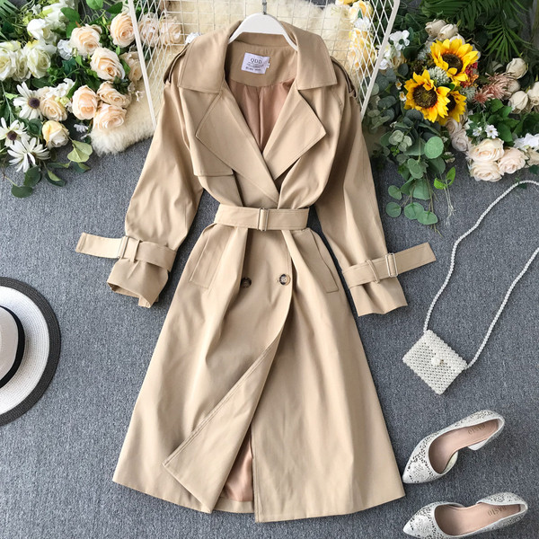 Női kabát övvel és gombokkal, három színben