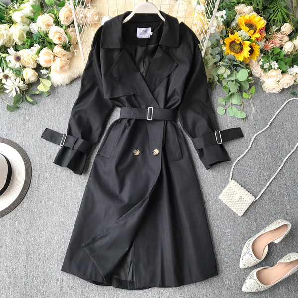 Női kabát övvel és gombokkal, három színben