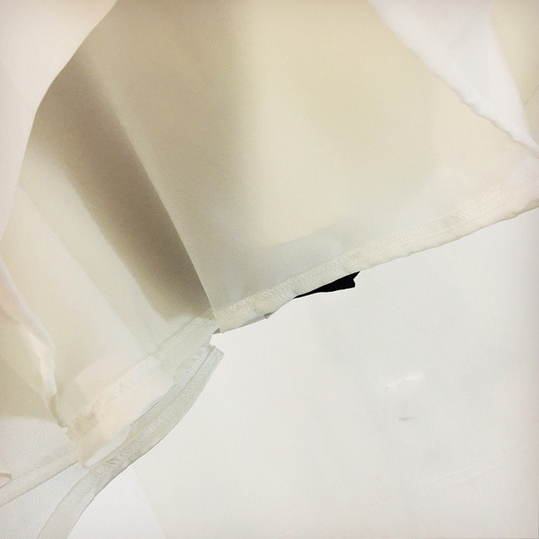 Modern női ing 3D elemekkel fehér és fekete színben