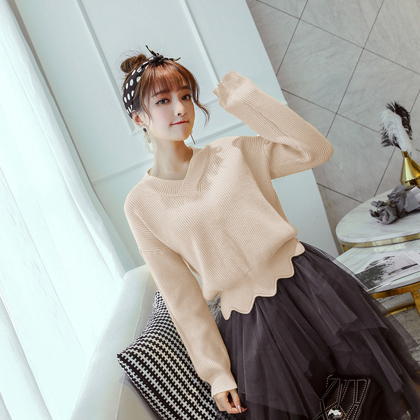 Modern női blúz több színben, spitz nyakkivágással