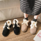 ÚJ modell női csizma pehelyszínnel fekete és bézs színben