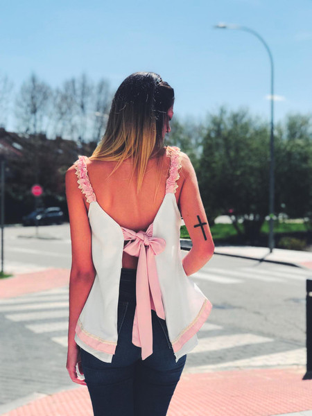 ÚJ modell női felső szalaggal és csupasz háttal több színben