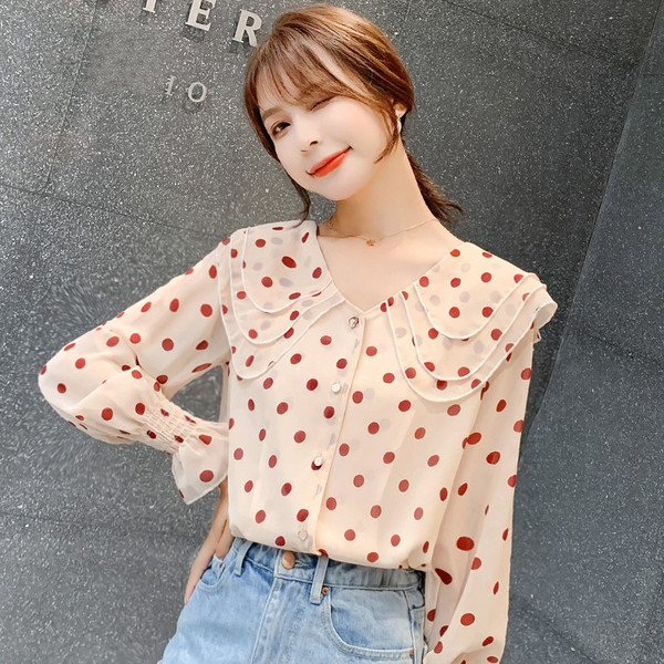 Μοντέρνο γυναικείο πουκάμισο πουά σε ανοιχτό χρώμας