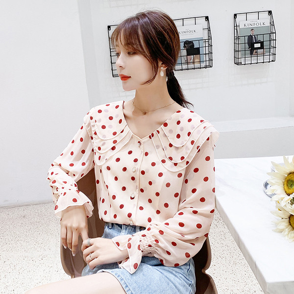 Μοντέρνο γυναικείο πουκάμισο πουά σε ανοιχτό χρώμας