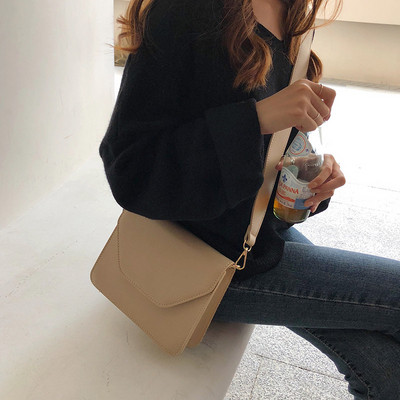 Női táska hosszú vastag füllel bézs, fekete és barna színben