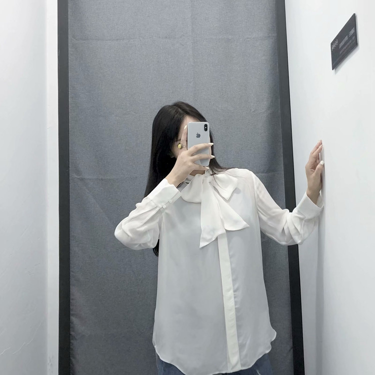 Női fehér ing klasszikus modell nyakkikötővel