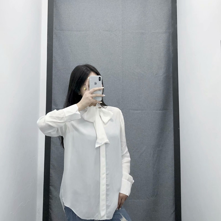 Női fehér ing klasszikus modell nyakkikötővel