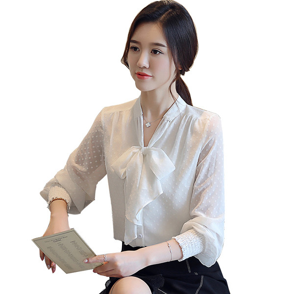 Modern női ing fehér színben, spitz nyakkivágással