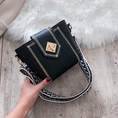 Modern női táska hímzett elemekkel és vastag fogantyúval