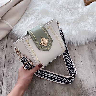 Modern női táska hímzett elemekkel és vastag fogantyúval