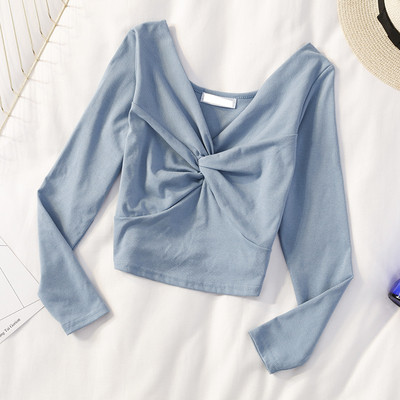 Női rövid blúz több színben V-nyakkal