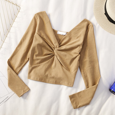 Női rövid blúz több színben V-nyakkal