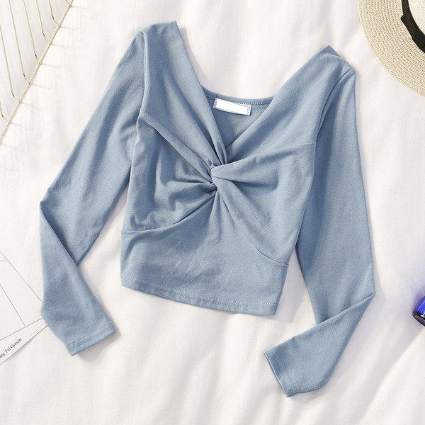 Női rövid blúz több színben V-nyakkal