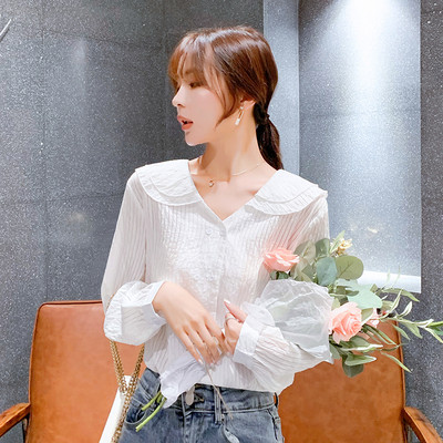 Modern női ing spitz nyakkivágással, kék és fehér színben