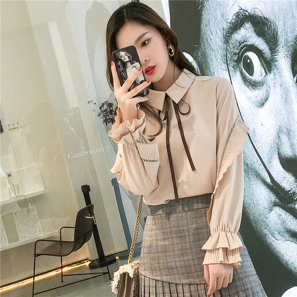 Stílusos női ing bézs színben, klasszikus gallérral