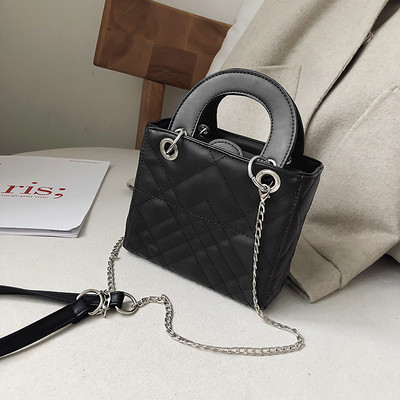 Geanta de dama cu manere scurte si lungi in negru, bej, rosu si albastru