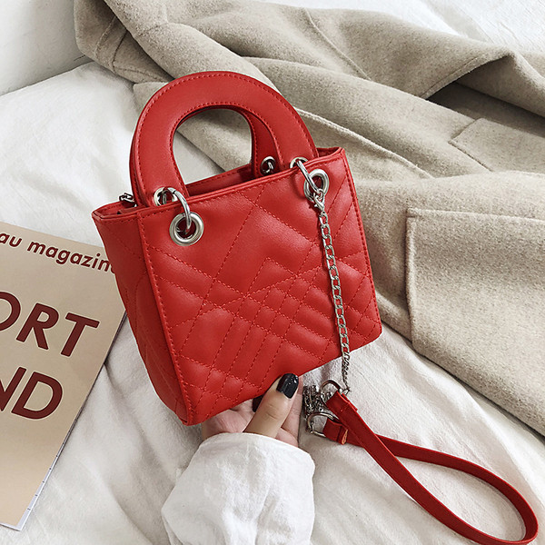 Geanta de dama cu manere scurte si lungi in negru, bej, rosu si albastru