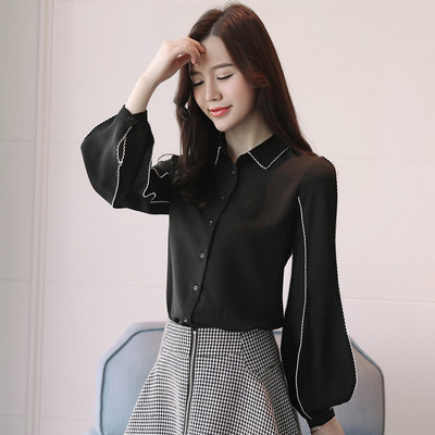 Aktuális női ing fehér és fekete színben, klasszikus gallérral