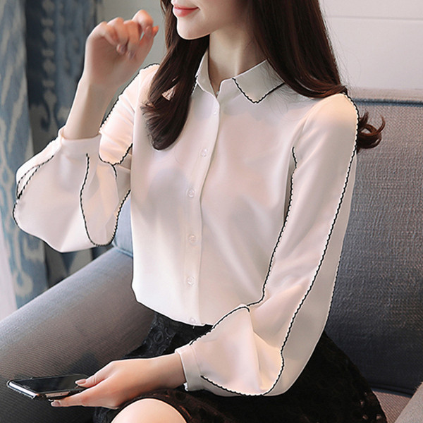 Aktuális női ing fehér és fekete színben, klasszikus gallérral