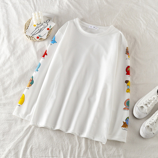 Hétköznapi női blúz színes fehér színű applikációkkal