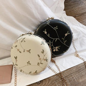 Női kerek táska hímzéssel és hosszú füllel hat színben