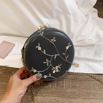 Női kerek táska hímzéssel és hosszú füllel hat színben