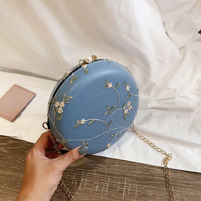 Női kerek táska hímzéssel és hosszú füllel hat színben