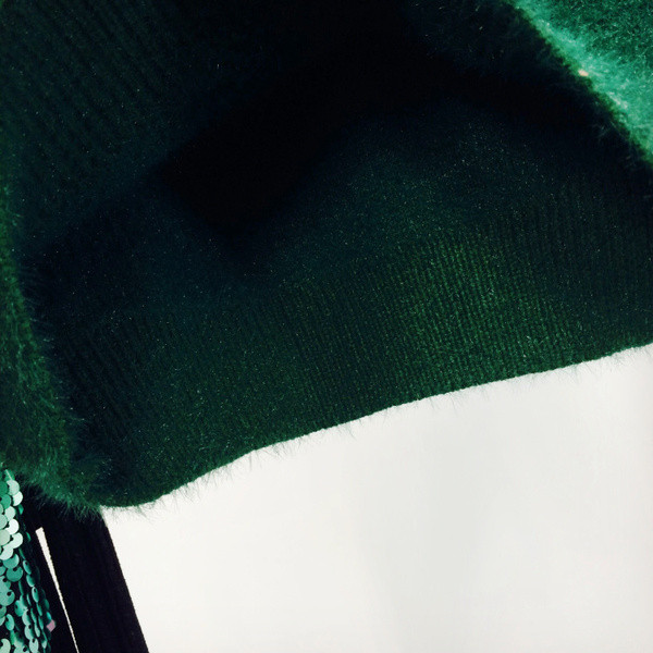 Χειμερινό γυναικείο πουλόβερ  με πούλιες στα μανίκια σε τρία χρώματα