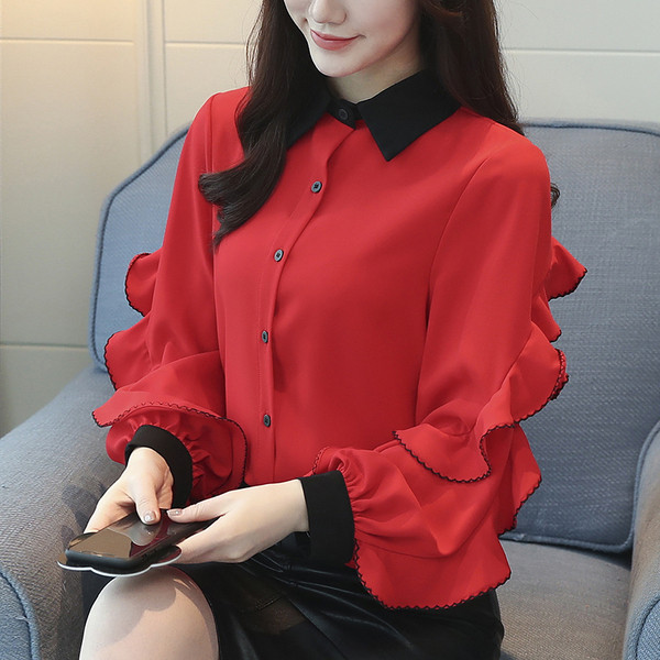 Aktuális női ing fehér és piros színben, klasszikus gallérral