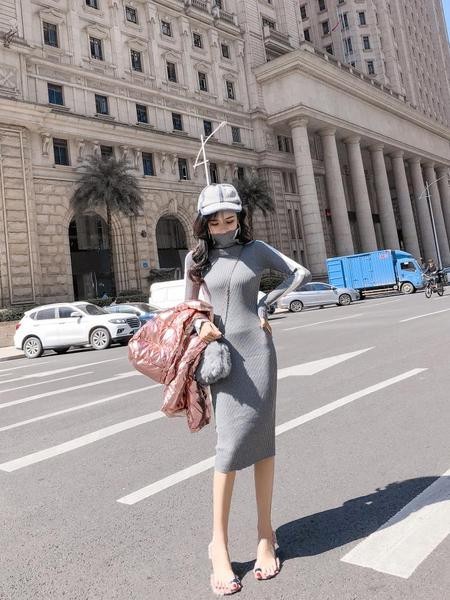 Női alkalmi testhezálló kötött ruha szegéllyel