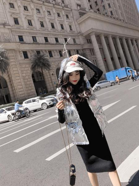 Női alkalmi testhezálló kötött ruha szegéllyel