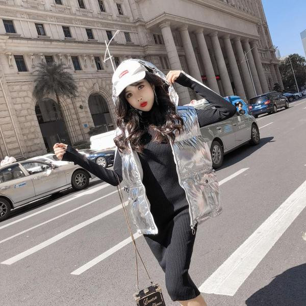 Női alkalmi testhezálló kötött ruha szegéllyel