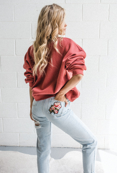 Modern női pulóver O-nyakú piros színben