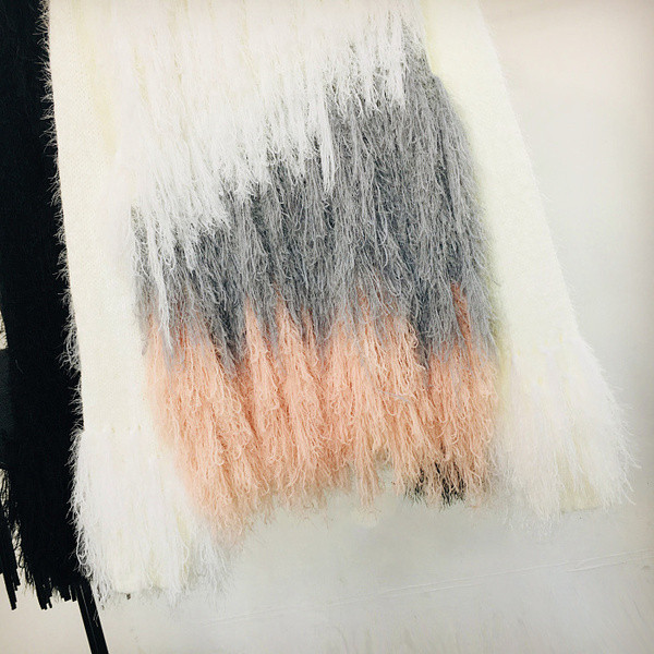 Modern női téli pulóver kerek nyakkivágással, fehér és fekete színben