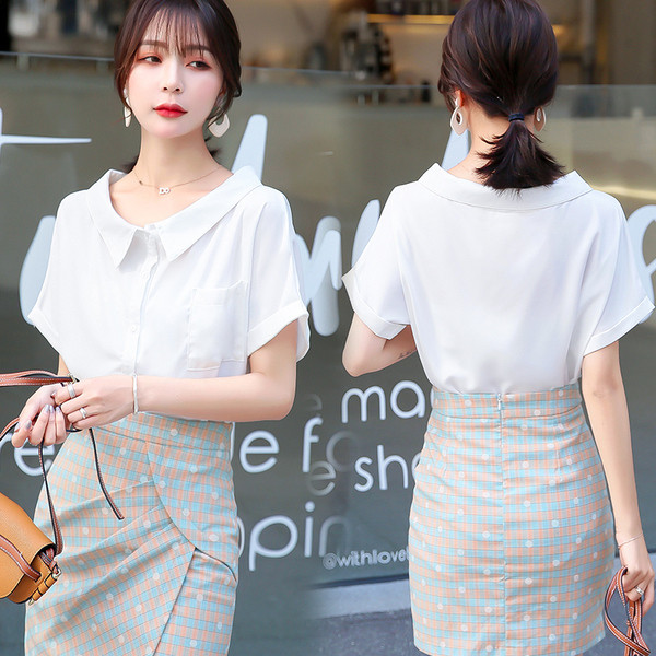 Aktuális női rövid ujjú fehér és piros ing kerek nyakkivágással