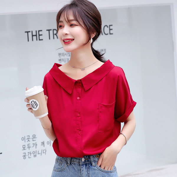 Aktuális női rövid ujjú fehér és piros ing kerek nyakkivágással