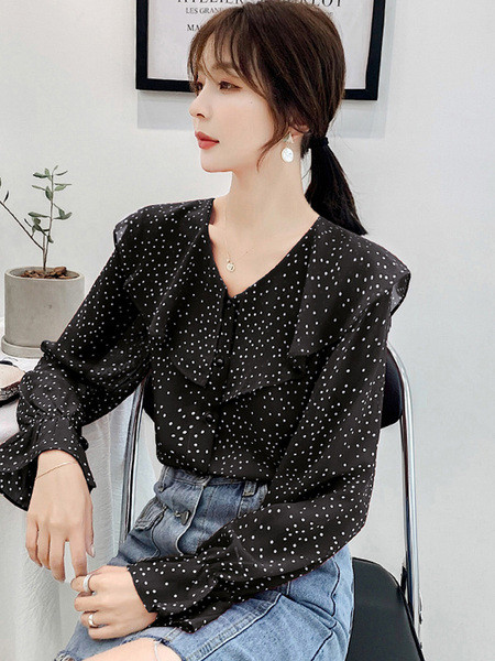 Naprakész, piros és fekete pöttyös női ing spitz nyakkivágással