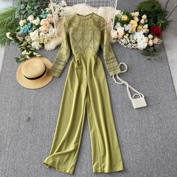 Stílusos női overall széles modell csipkével, különböző színekben