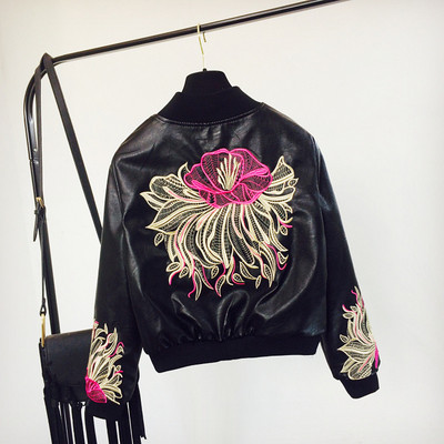 Aktuális női bőrdzseki színű hímzés fekete színben