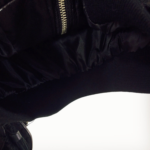 Aktuális női bőrdzseki színű hímzés fekete színben